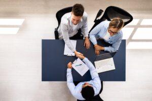 ¿Cómo presento un reclamo por accidente de coche en Bellaire?