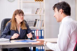 ¿Cómo recupero daños y perjuicios por una lesión personal en Dickinson?