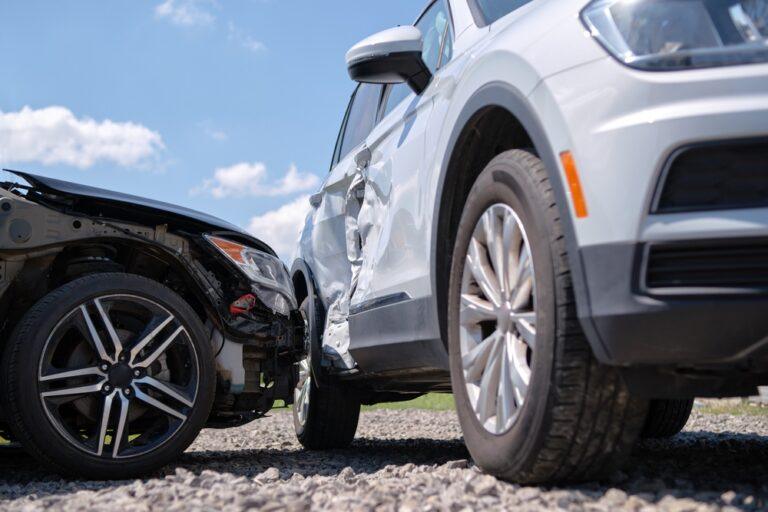 ¿Cómo debo tratar con las compañías de seguros después de un accidente automovilístico en Rosenberg?