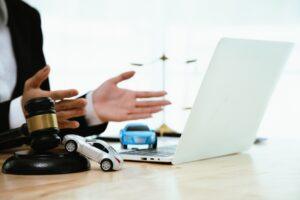 ¿Cómo Funciona el Proceso de Juicio por Accidente de Coche en Dickinson?