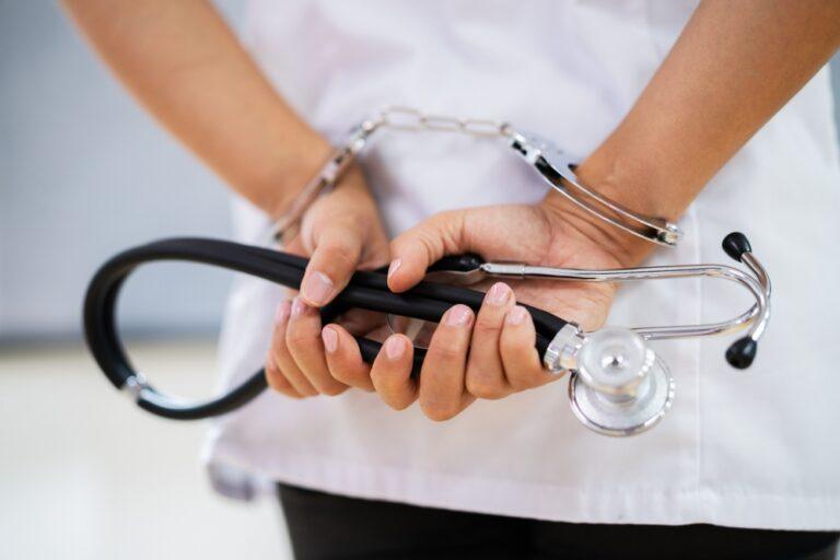 ¿Quién puede presentar una demanda por negligencia médica en Missouri City?